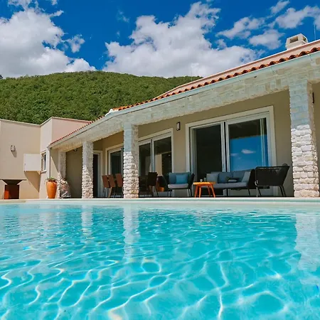 Natura Iii Villa *